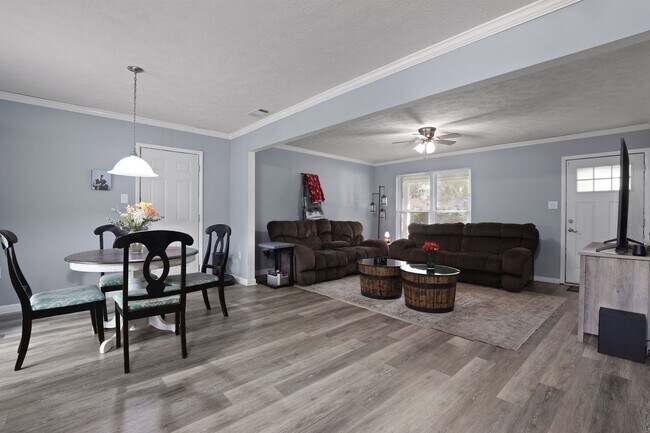 Building Photo - Settle Into Comfort in This Charming 3-Bedroom Home in Larchmont Estates