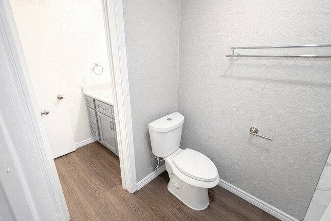 Building Photo - 16 Hill Top Ln