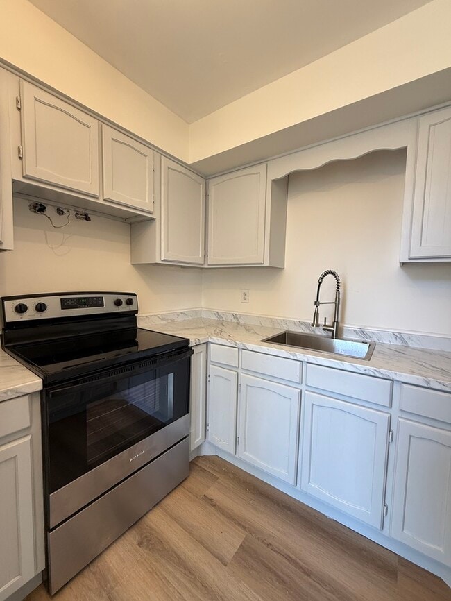 Building Photo - 1434 Mediterranean Ave