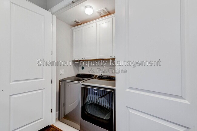 Building Photo - 1215 W 24th St