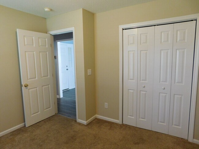 Building Photo - 205 Sellhorn Blvd