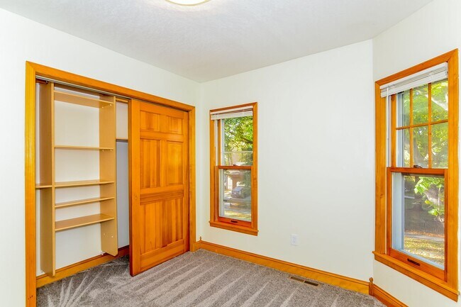 Building Photo - 440-442 4th Street NE