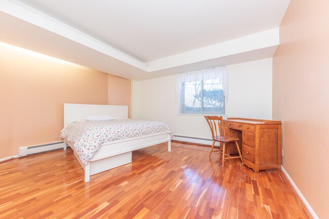 Building Photo - 1915 Geddes Ave