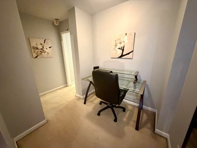 Building Photo - Wow! Check out this charming 3 bedroom 2.5 bathroom townhome in Newnan!