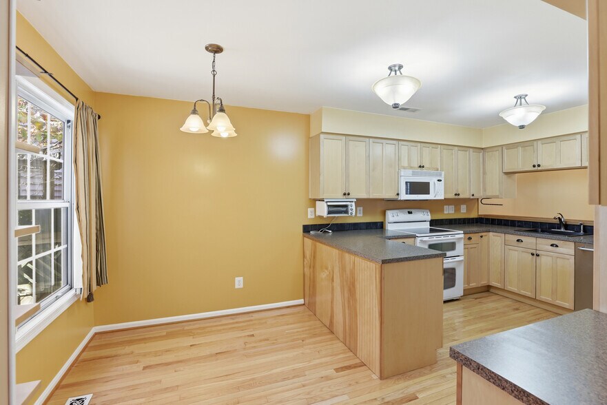 Building Photo - 8341 Marketree Cir