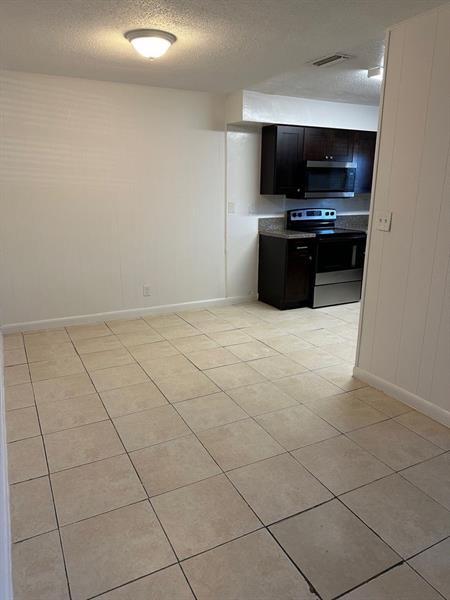 Building Photo - 3800 Riverside Dr