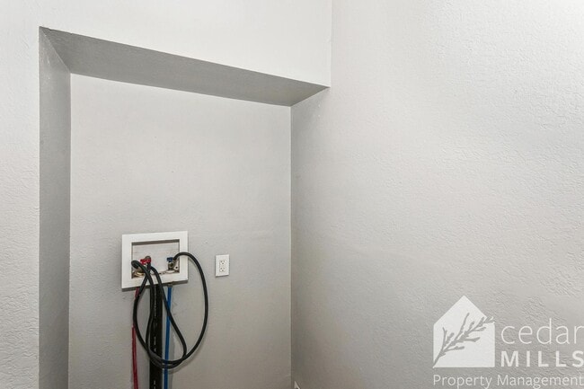 Building Photo - Single Family Home in Central Wichita