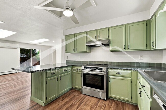 Building Photo - 648 Buchanan Ln
