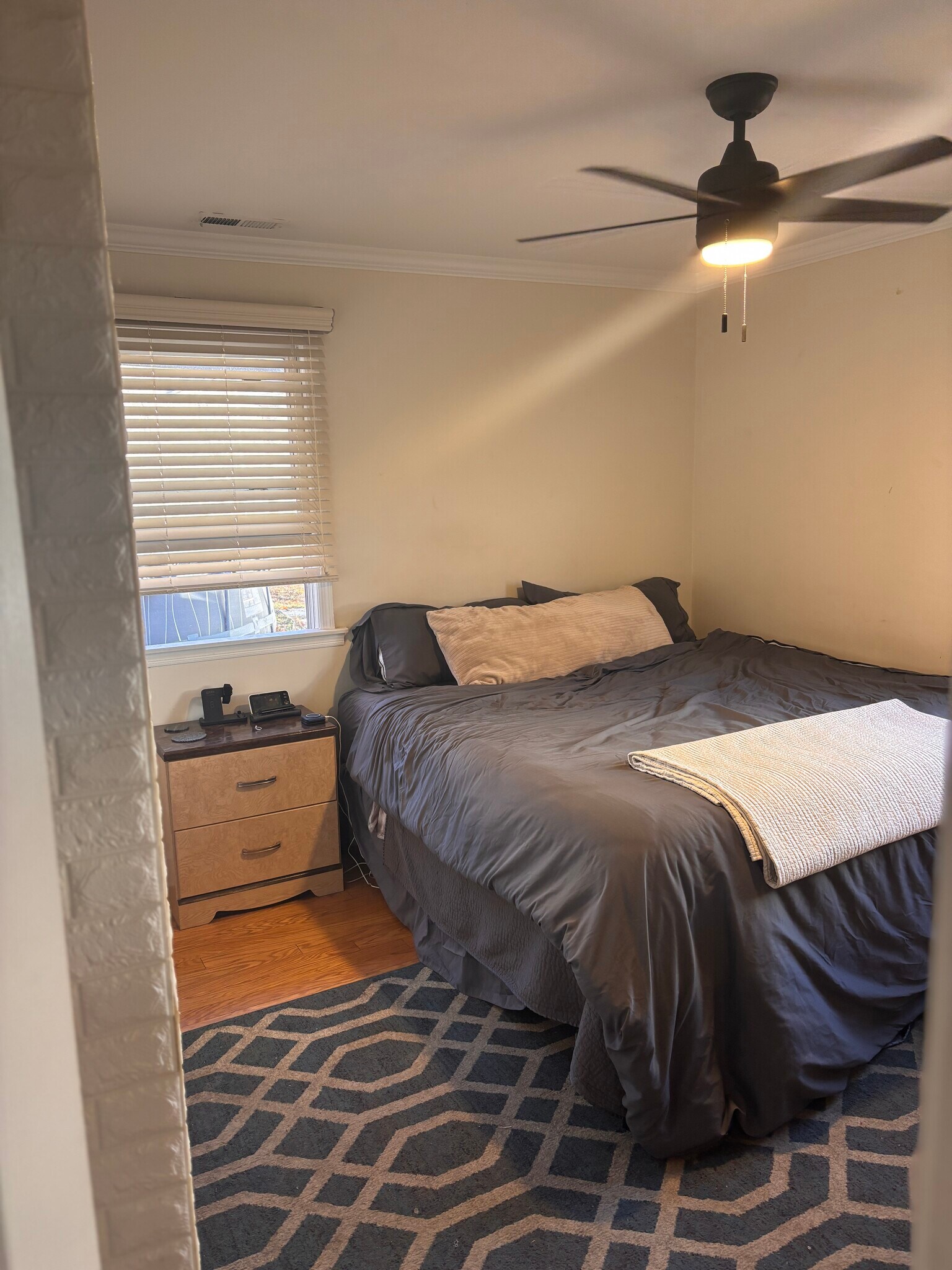 Building Photo - 466 Windsor Dr