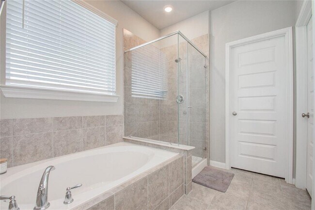 Building Photo - 5802 Golden Peak Ln