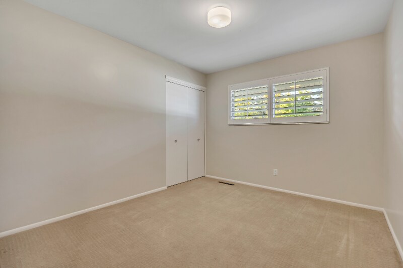 Building Photo - 3998 S Oliver Dr