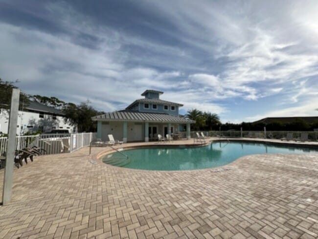 Building Photo - Application Fees Reimbursed Upon Move-In.First Floor! Water Included! Pine Key Condo