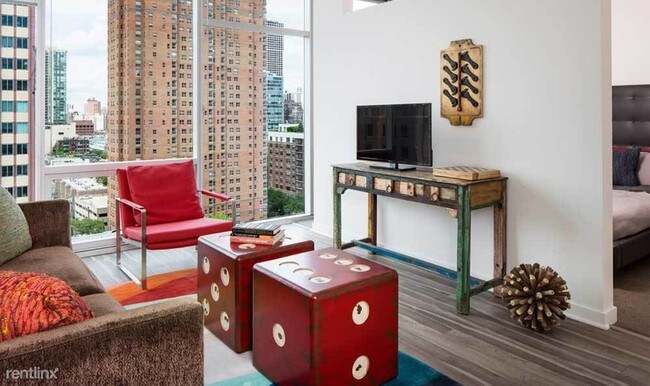 Building Photo - 1 br, 1 bath Condo - 730 N La Salle Dr 2005