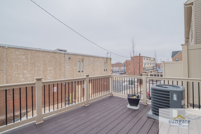 Building Photo - 1724 Lantern Mews