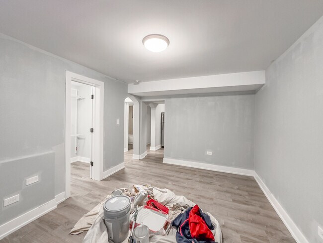 Building Photo - 4416 N Wolcott Ave