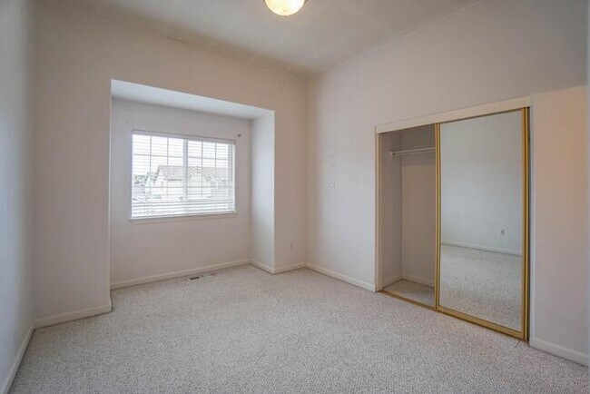 Building Photo - BEAUTIFUL FOUR BEDROOM HOME IN EAST COUNTY