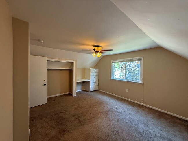 Building Photo - Charming 3 Bedroom, 1 Bath Home in the Swa...