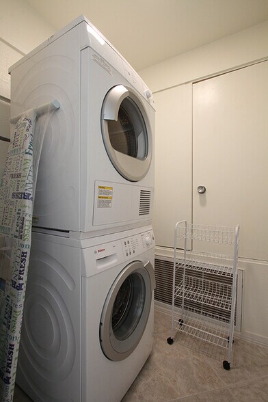New Laundry set inside the unit - 78130 Cortez Ln