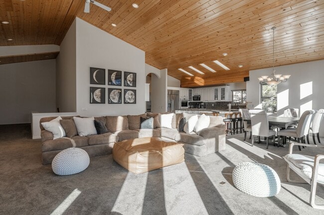 Building Photo - Mountain View Haven