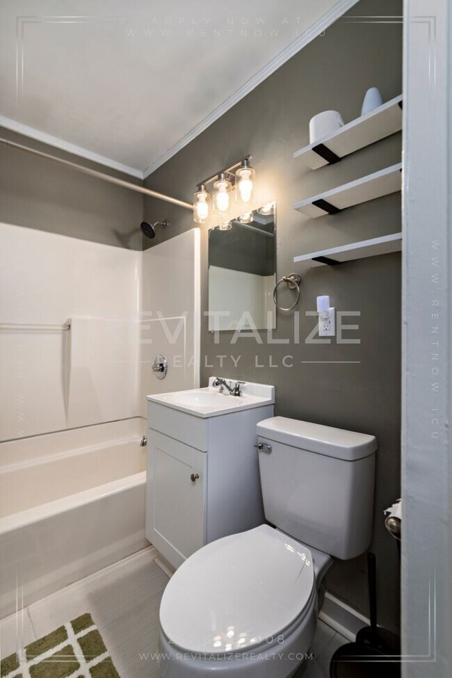 Building Photo - HALF-OFF DEPOSIT SPECIAL! Furnished 2 Bedr...