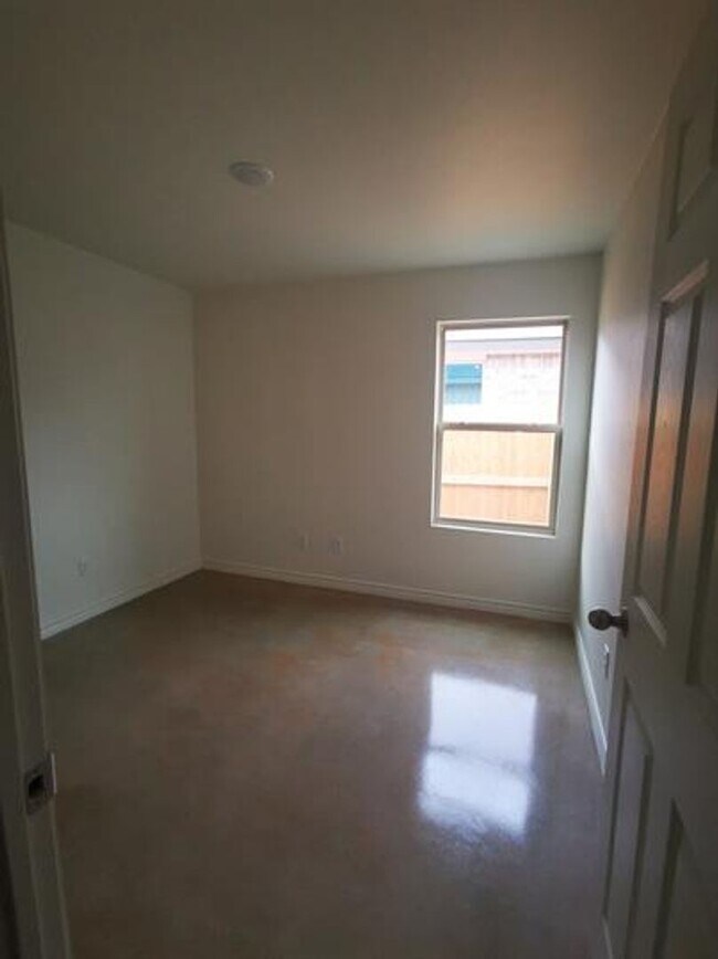 Building Photo - P2-2404 Alterman Drive Temple, TX 76504