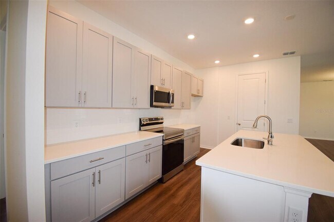 Building Photo - 2370 Lancashire St