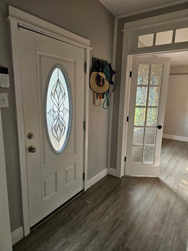 Building Photo - Lots of updates!