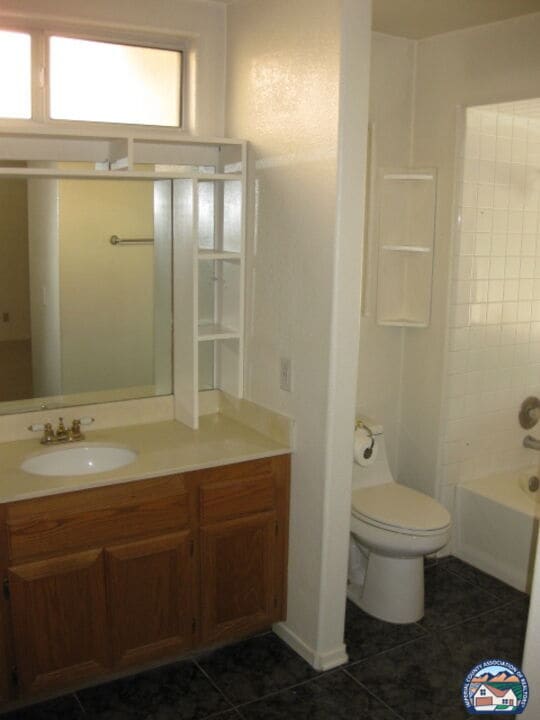 Building Photo - 2442 Vine St