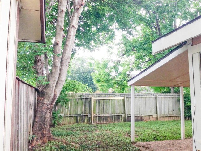Building Photo - 2803 Meadowgrass Ln