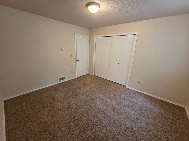 Building Photo - Tucked Away in Gig Harbor - 3 Bedroom + Bonus & Huge Yard. Available Now!