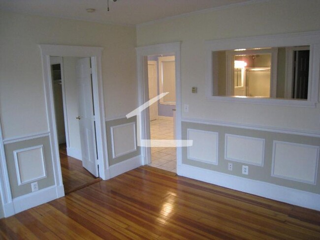 Building Photo - No Brokers Fee, Parking Included, In-Unit ...