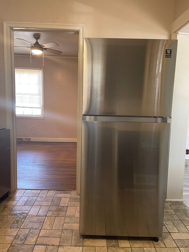 Building Photo - 3030 Carol Ave