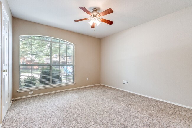 Building Photo - 1117 Red Hawk Dr