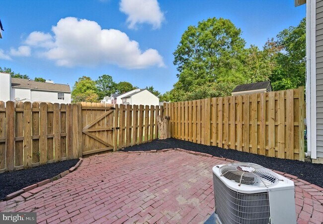 Building Photo - 11170 Hamlet Ct