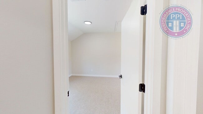 Building Photo - Portland's Sought After University Park!!!  Luxury Classic Ranch Style Home, Completely Renovated...