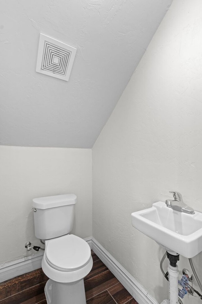 Building Photo - Yandell Unit 1