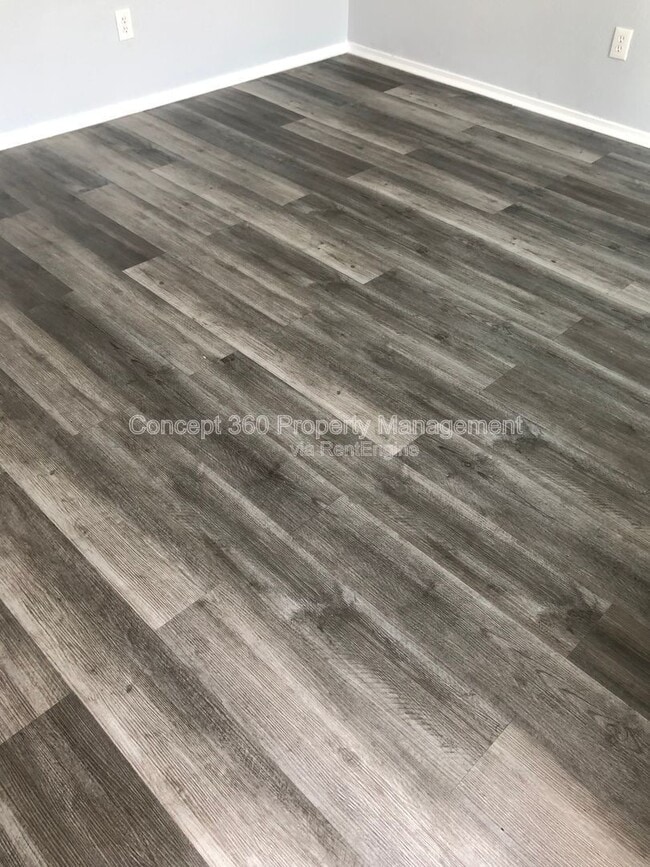 Building Photo - 1910 E 59th St