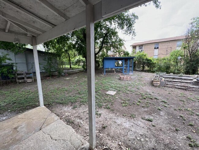 Building Photo - 304 Margaret Lee St
