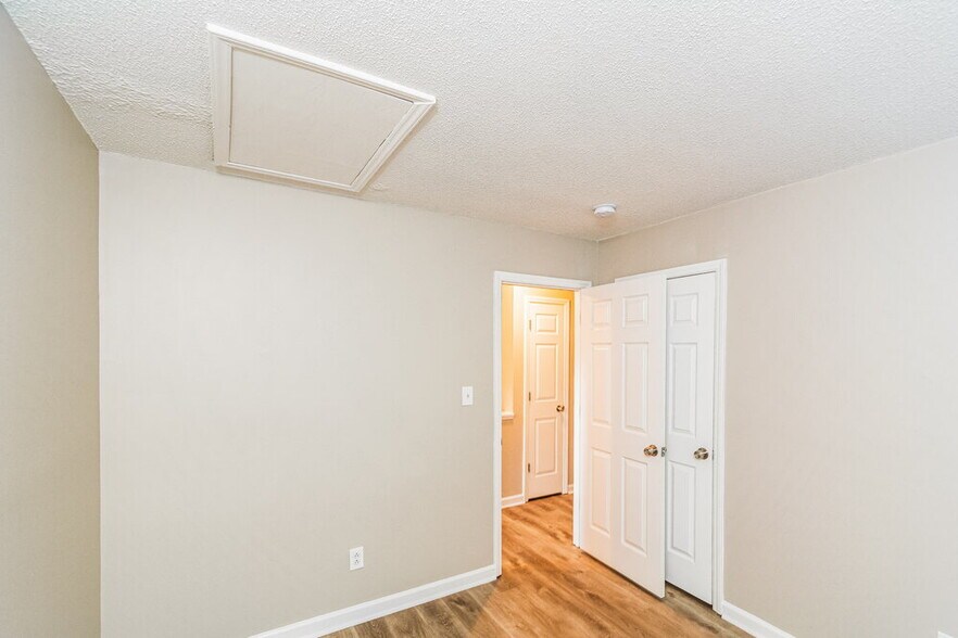 Building Photo - 6805 Coventry Ridge Rd