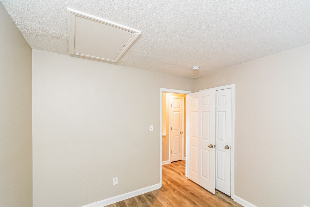 Building Photo - 6805 Coventry Ridge Rd