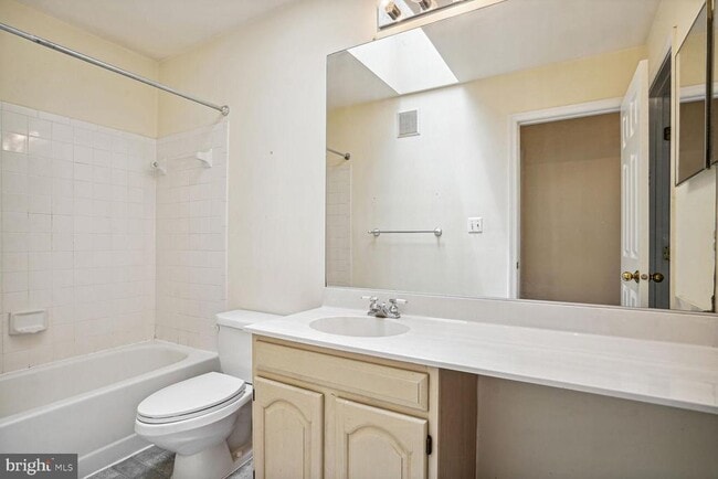 Building Photo - 18862 Crossroads Ct