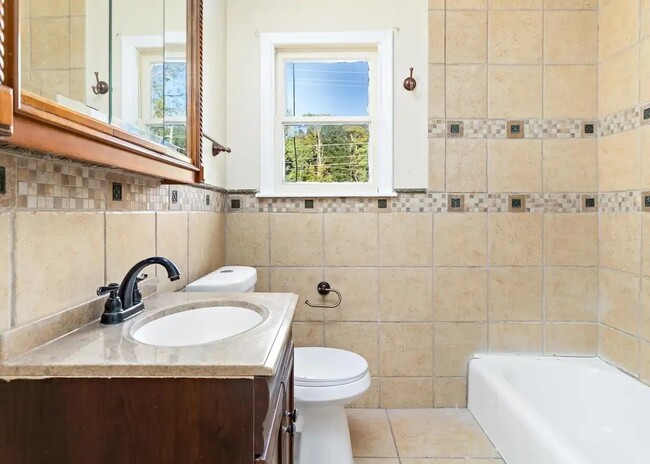 Building Photo - 5470 Spencer Dr