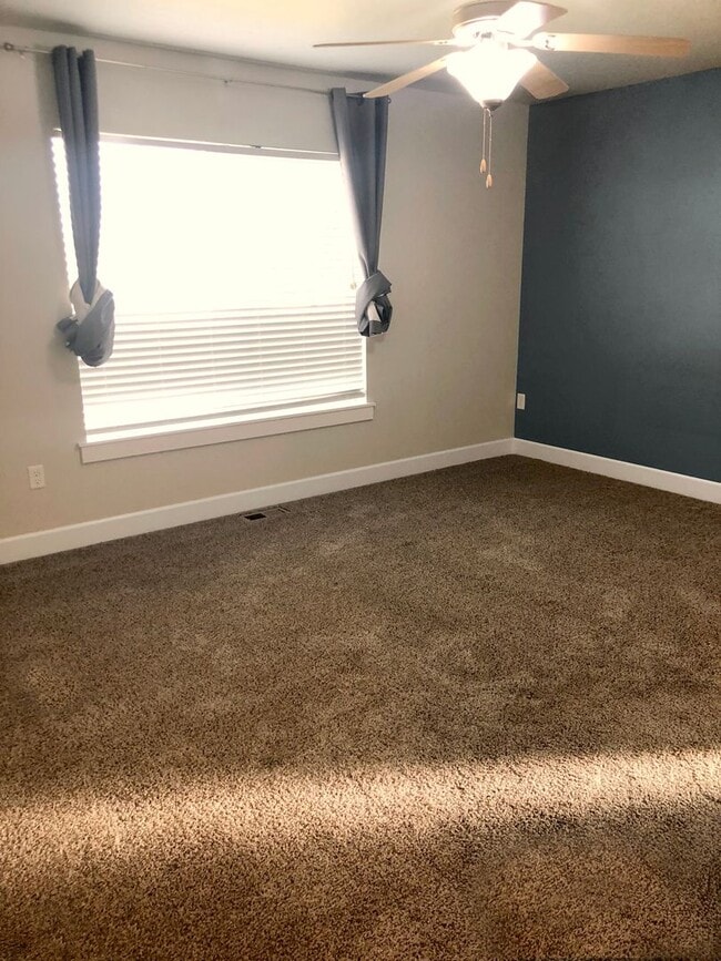 Building Photo - Single Story Home w/Huge Fenced Backyard!