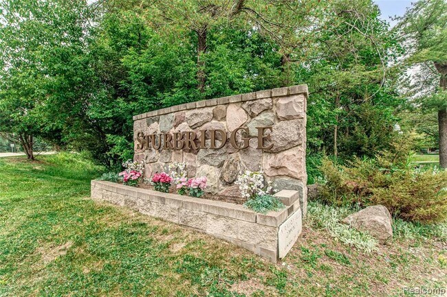 Building Photo - 21993 Riverview Dr
