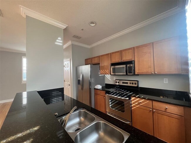 Building Photo - 608 S Matanzas Ave