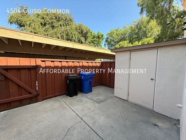 Building Photo - 4504 Guiso Common