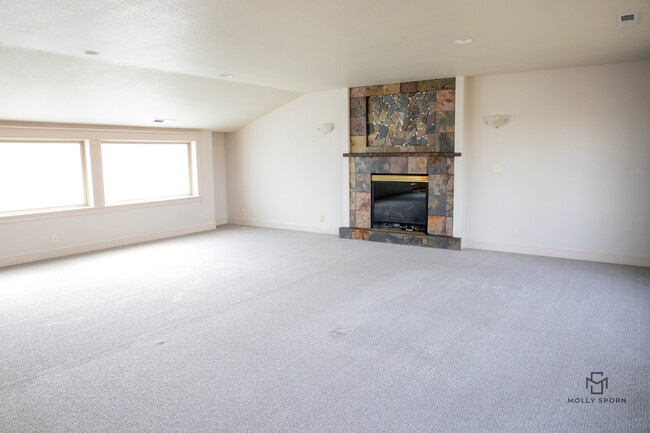 Building Photo - 20375 NE Lakeside Dr