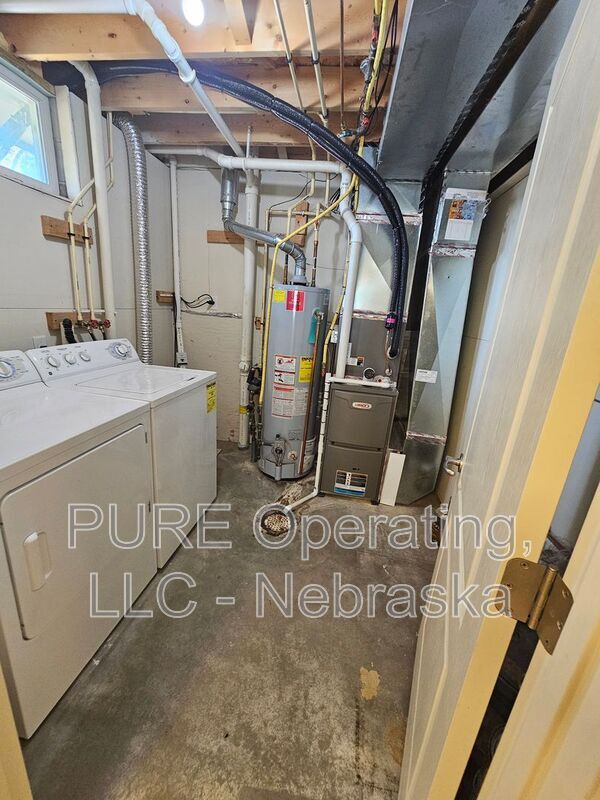 Building Photo - 16860 Larimore Ave