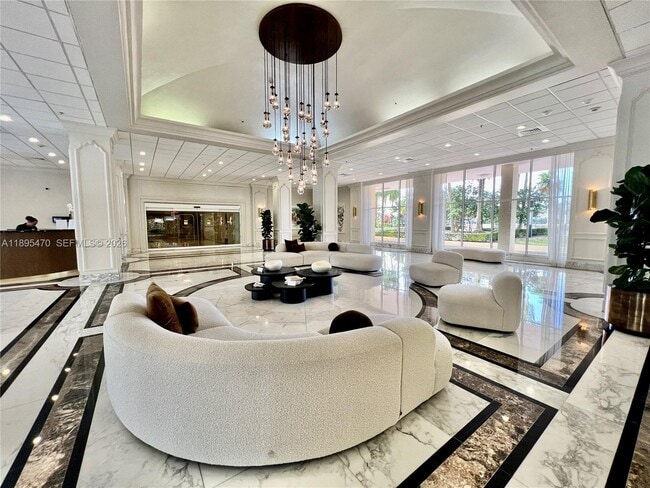 Building Photo - 5600 Collins Ave