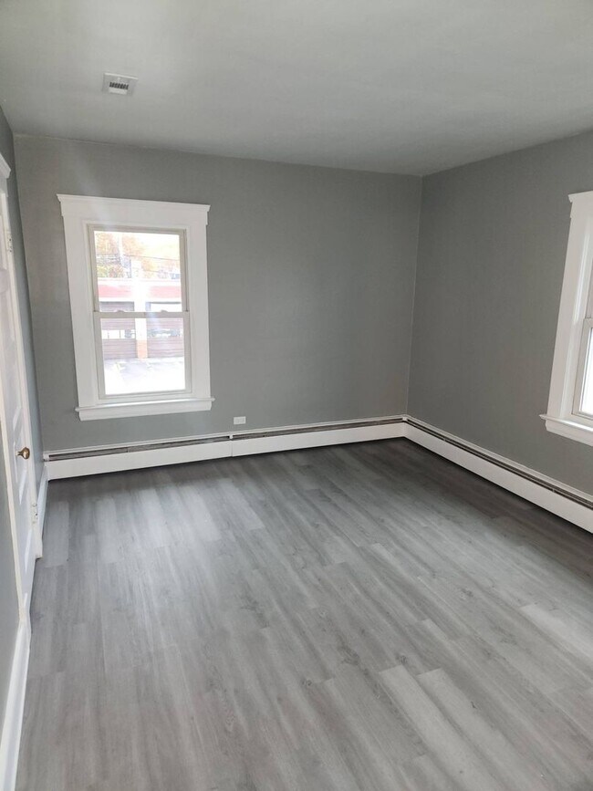 Building Photo - 1571 Dille Rd